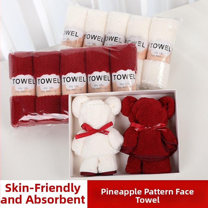 Koralový froté štvorcový uterák v darčekovej krabičke na svadbu – absorbentný, 70 g, potlačené logo, šitý lem