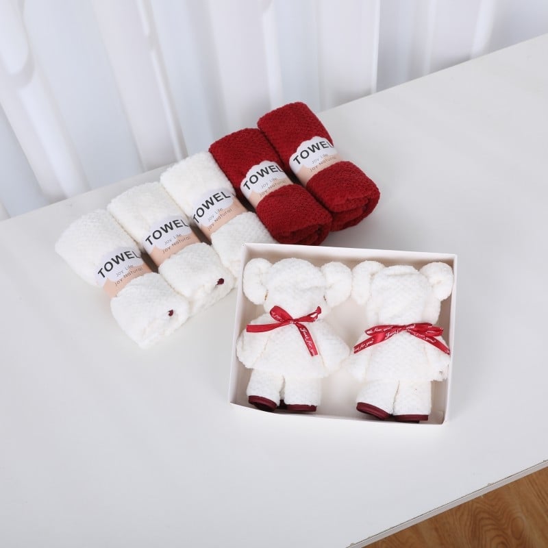 Koralinis flisinis kvadratinis rankšluostis vestuvėms – sugeriantis, 70 g, logotipo spauda, siūtas kraštas