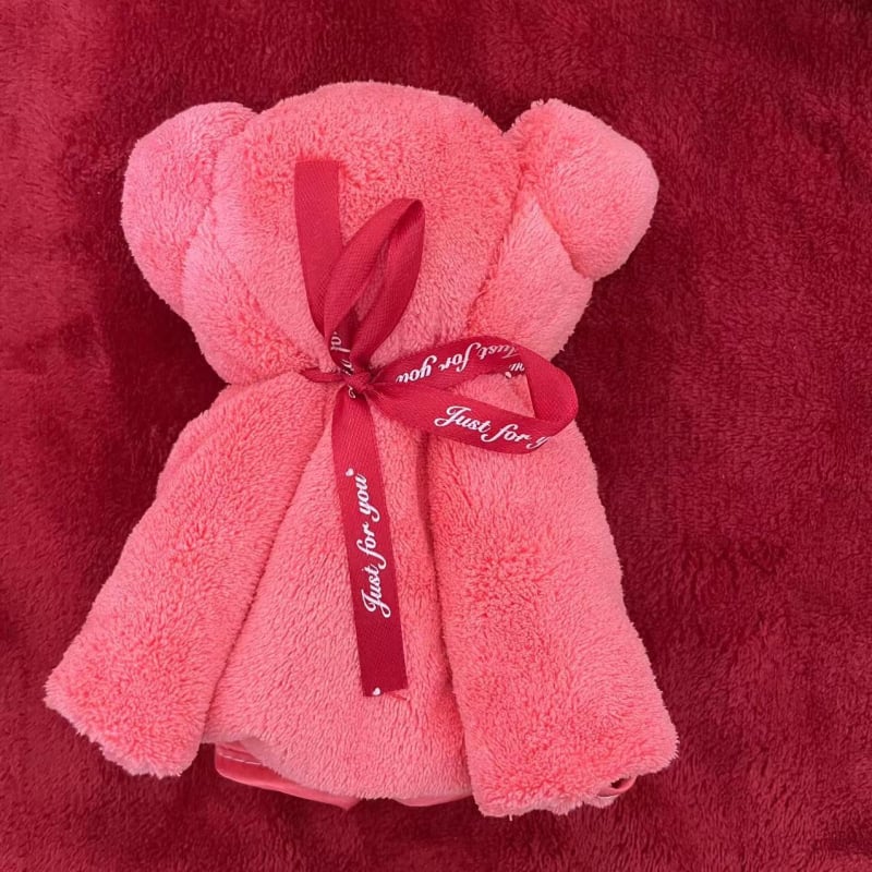 Koralinis flisinis kvadratinis rankšluostis vestuvėms – sugeriantis, 70 g, logotipo spauda, siūtas kraštas