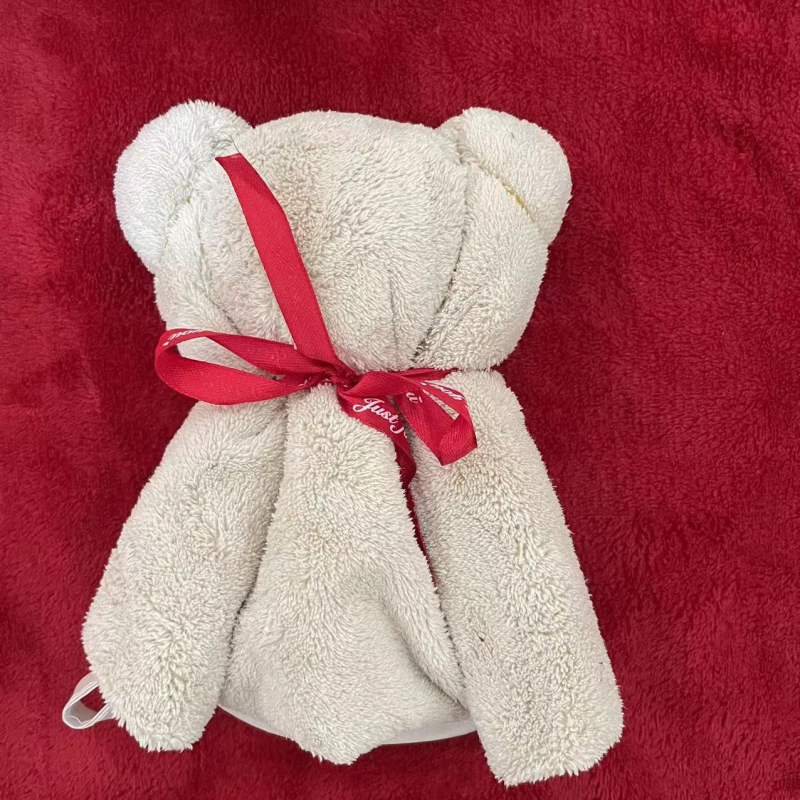 Koralinis flisinis kvadratinis rankšluostis vestuvėms – sugeriantis, 70 g, logotipo spauda, siūtas kraštas