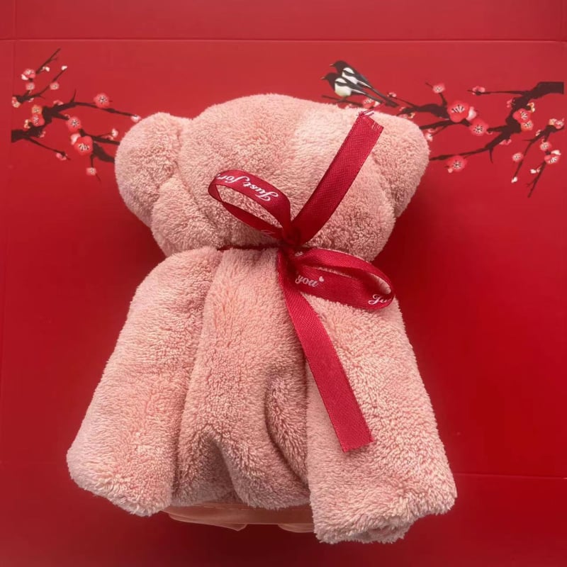 Koralinis flisinis kvadratinis rankšluostis vestuvėms – sugeriantis, 70 g, logotipo spauda, siūtas kraštas