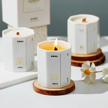 Aromātiska sojas vaska svece, roku darbs, astoņstūra tasītes formā, ar iespēju uzdrukāt logotipu uz iepakojuma