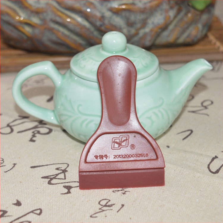 Šepetėlis arbatos padėkliui su guminiu krašteliu ir plastikinis šepetėlis – arbatos staliukui ir arbatos likučiams šalinti