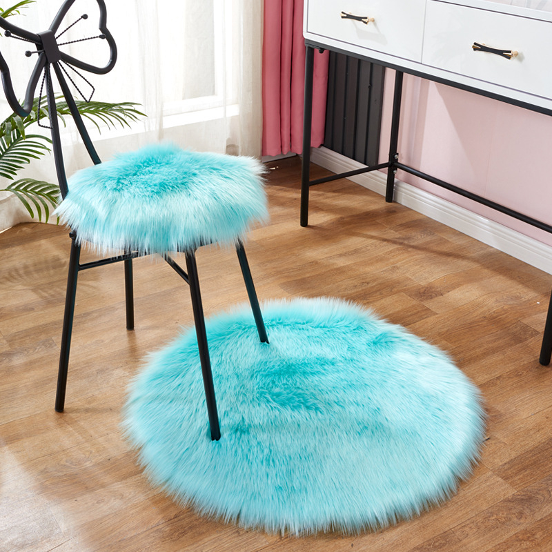 Kėdės pagalvė, apvali pūkuota, neslystanti, imitacija vilnos; Medžiaga: poliakrilonitrilo pluoštas; Užpildas: 100%; Raštas: vienarūšis; Pritaikoma; Tinka kombinuotai sofai