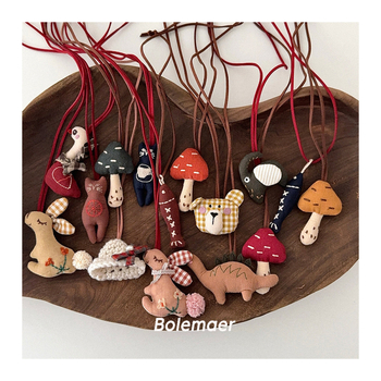 Koreai stílusú textil nyaklánc gyerekeknek, kézzel készített, mesefigurás dizájn