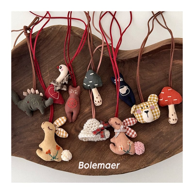 Koreai stílusú textil nyaklánc gyerekeknek, kézzel készített, mesefigurás dizájn