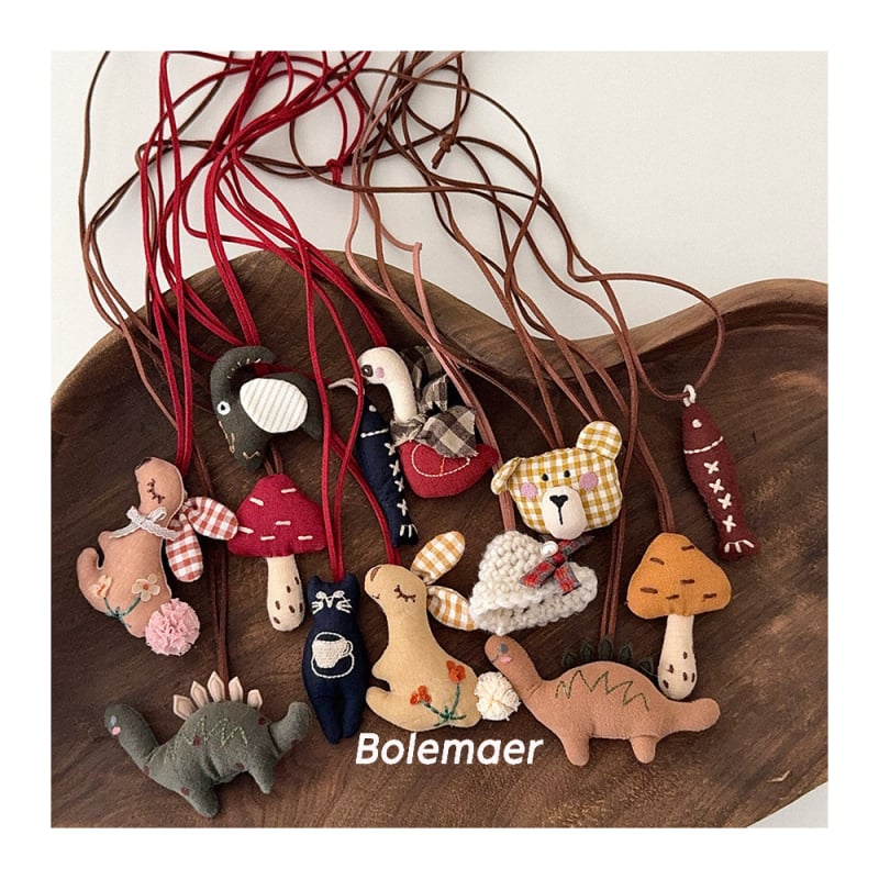 Koreai stílusú textil nyaklánc gyerekeknek, kézzel készített, mesefigurás dizájn