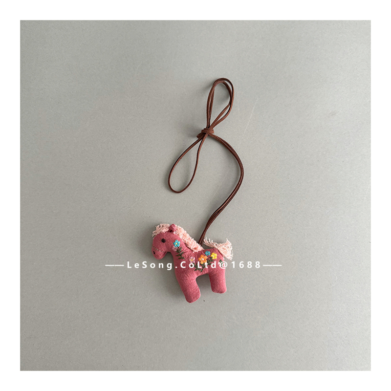 Детско колие от плат, ръчно плетено, цветеобразен елемент, карикатурен стил, дължина на веригата 11 см+, за деца 3–6 години, есен 2024