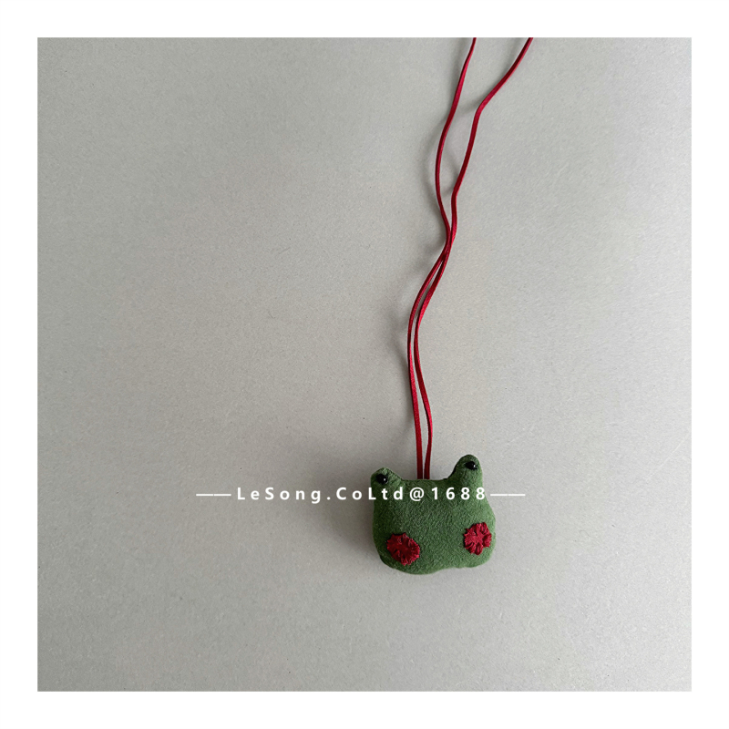 Детско колие от плат, ръчно плетено, цветеобразен елемент, карикатурен стил, дължина на веригата 11 см+, за деца 3–6 години, есен 2024