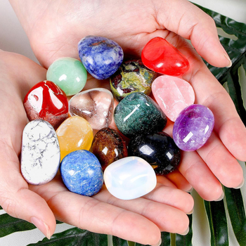 Kristāla neapstrādāti akmeņi kā dekoratīvi rotājumi, dabiska amatniecība, ģeometriska forma, lielapjoma iepakojums