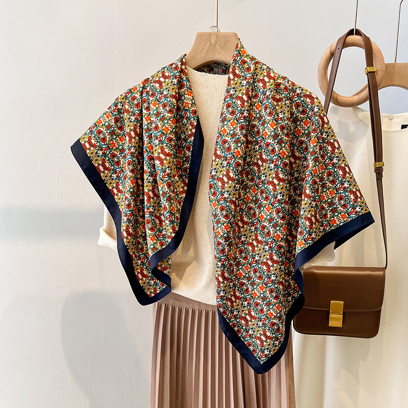 City Show poliester šal – licencirana privatna etiketa, pogodna za zimu, proljeće i jesen; mogućnost prilagođavanja; izlazak jeseni 2022