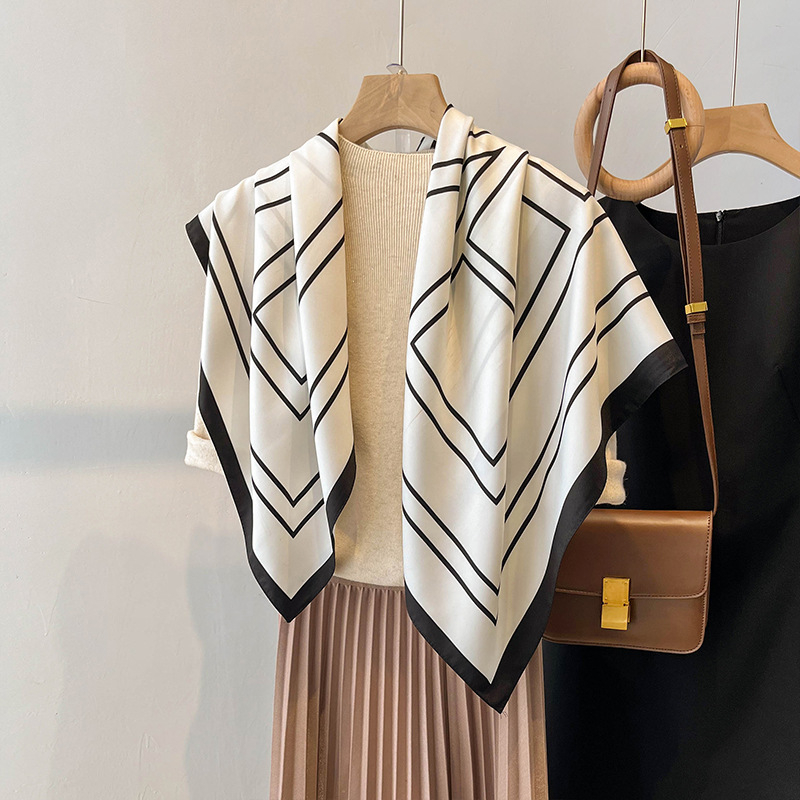 City Show poliester šal – licencirana privatna etiketa, pogodna za zimu, proljeće i jesen; mogućnost prilagođavanja; izlazak jeseni 2022