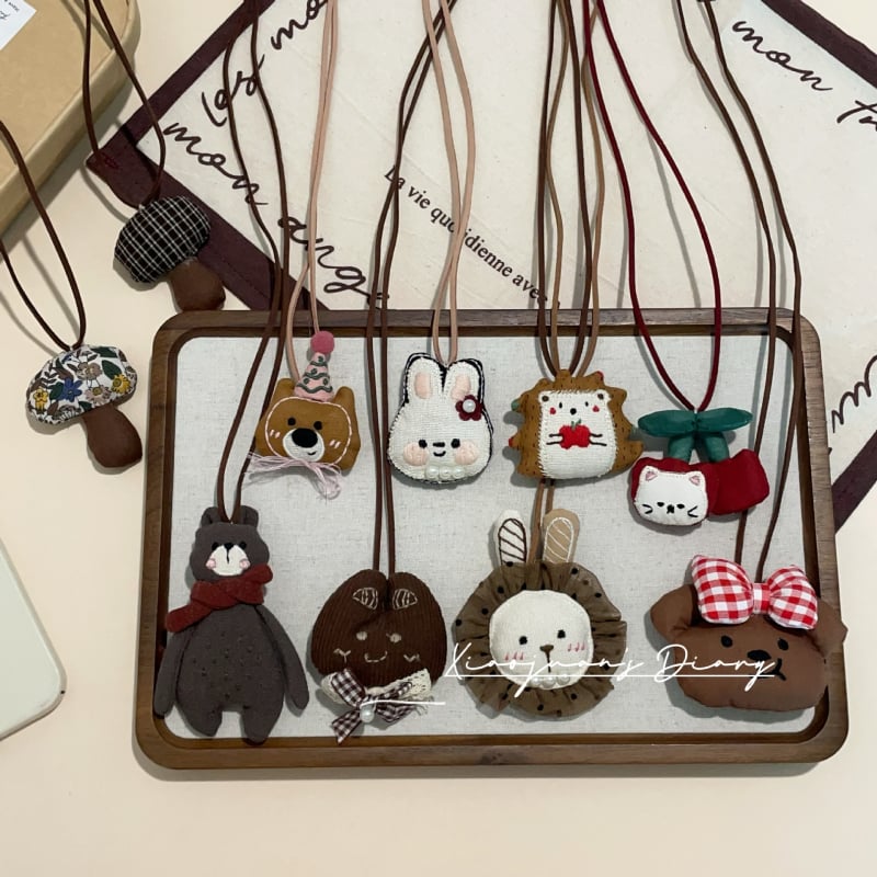 Garā bērnu kaklarota ar dzīvnieku formu, no auduma, meža stila, rokām izšūta