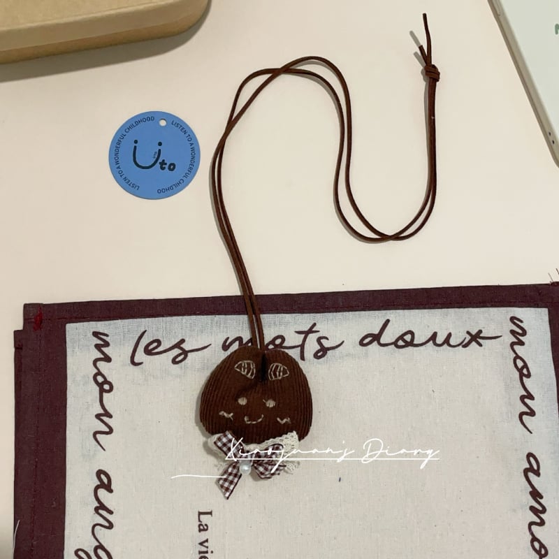 Garā bērnu kaklarota ar dzīvnieku formu, no auduma, meža stila, rokām izšūta