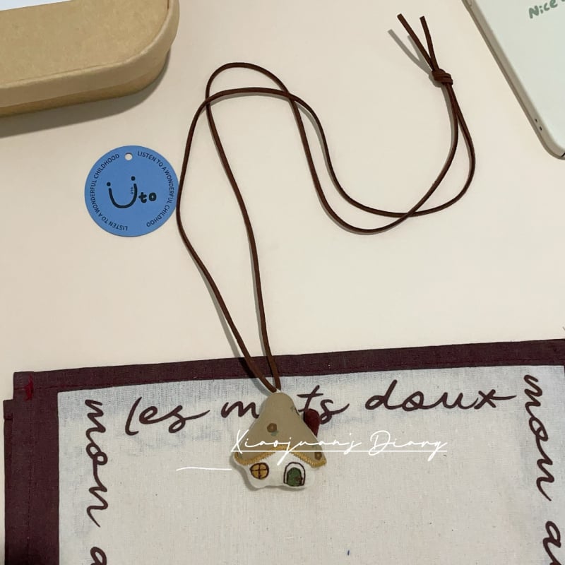 Garā bērnu kaklarota ar dzīvnieku formu, no auduma, meža stila, rokām izšūta