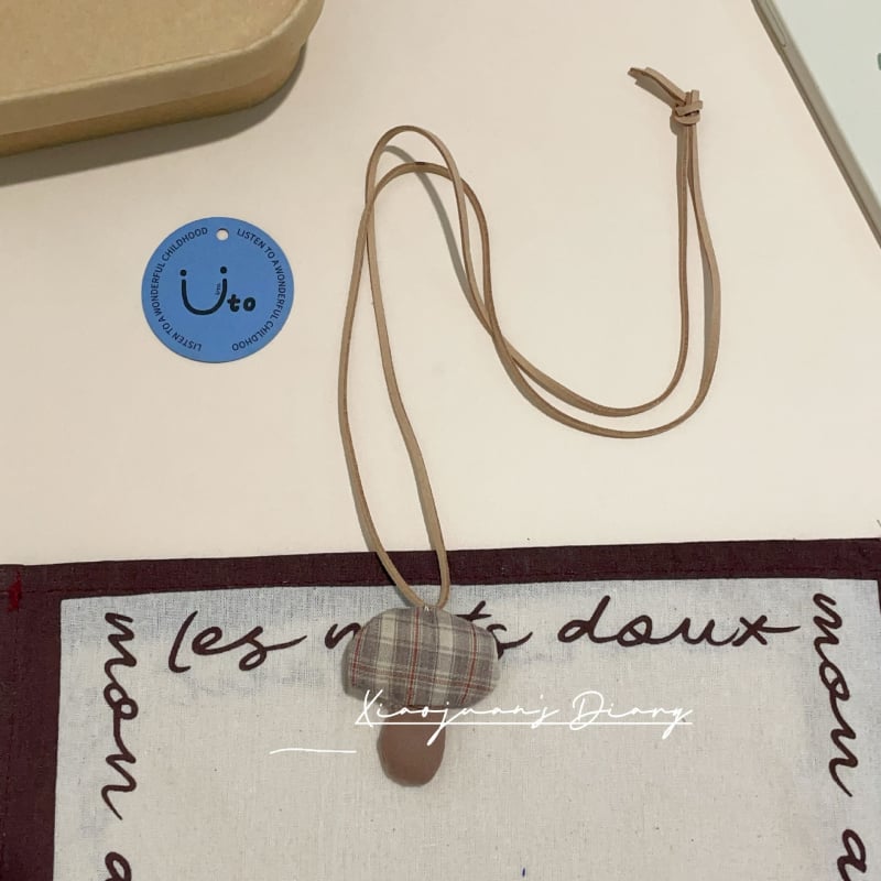 Garā bērnu kaklarota ar dzīvnieku formu, no auduma, meža stila, rokām izšūta