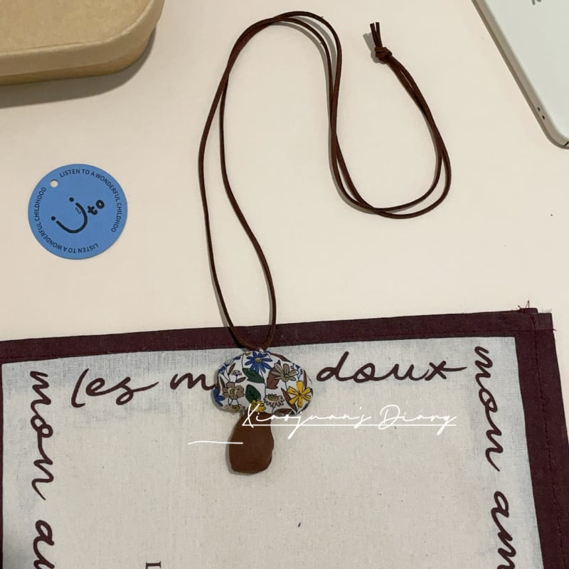 Garā bērnu kaklarota ar dzīvnieku formu, no auduma, meža stila, rokām izšūta