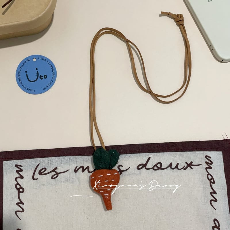 Garā bērnu kaklarota ar dzīvnieku formu, no auduma, meža stila, rokām izšūta