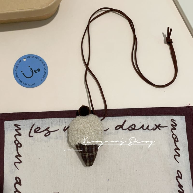 Garā bērnu kaklarota ar dzīvnieku formu, no auduma, meža stila, rokām izšūta