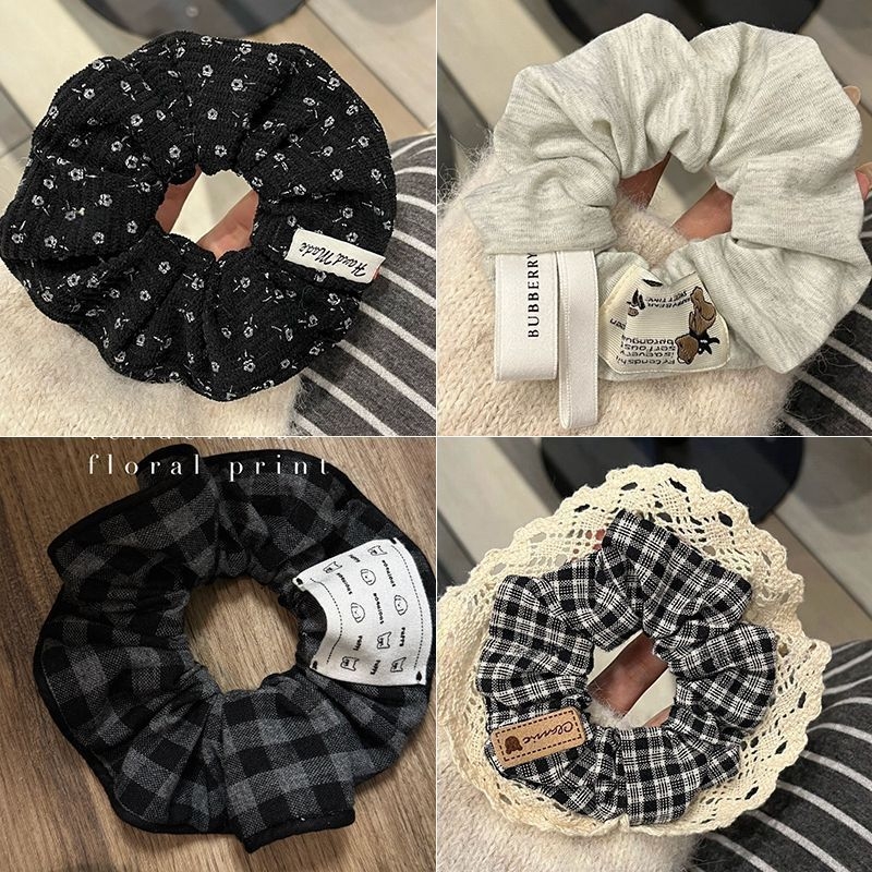 Scrunchie za kosu s cvjetnim corduroy uzorkom za rep ili punđu – djeca, vintage, proljeće 2025