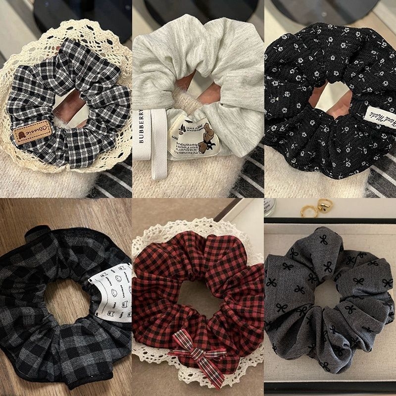 Scrunchie za kosu s cvjetnim corduroy uzorkom za rep ili punđu – djeca, vintage, proljeće 2025