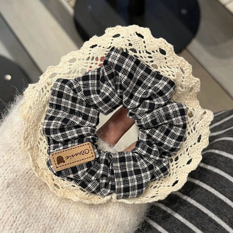 Scrunchie za kosu s cvjetnim corduroy uzorkom za rep ili punđu – djeca, vintage, proljeće 2025