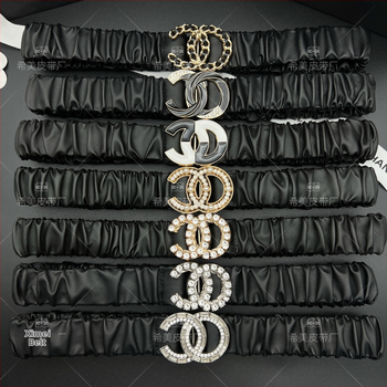 Női elasztikus öv kristályos csattal, ötvözetből készült, műbőr, gombos záródás, elektroplattolt felület, üzleti elegáns, sokoldalú stílus