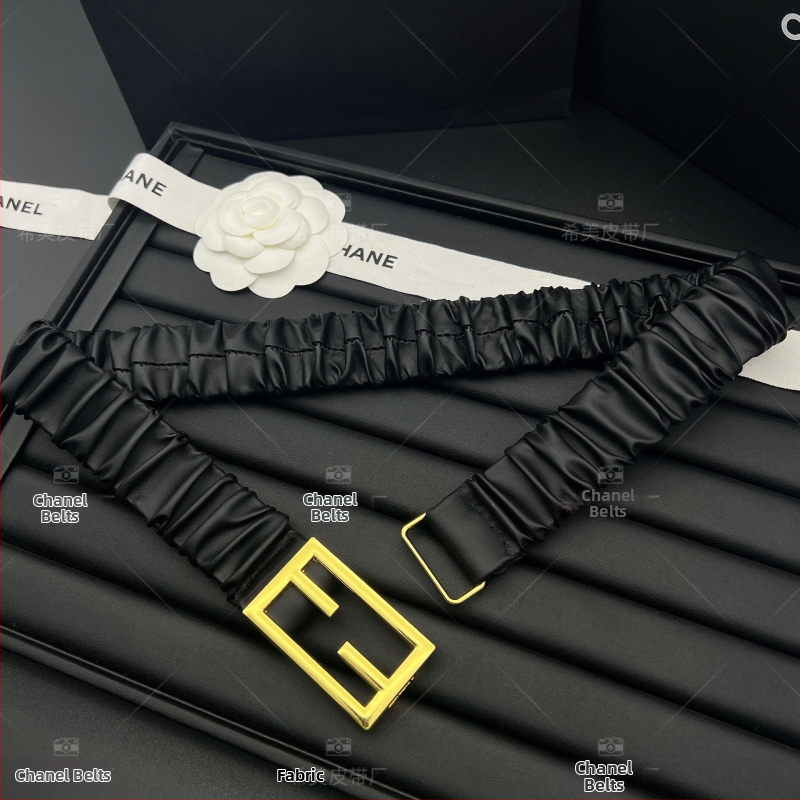 Női elasztikus öv kristályos csattal, ötvözetből készült, műbőr, gombos záródás, elektroplattolt felület, üzleti elegáns, sokoldalú stílus