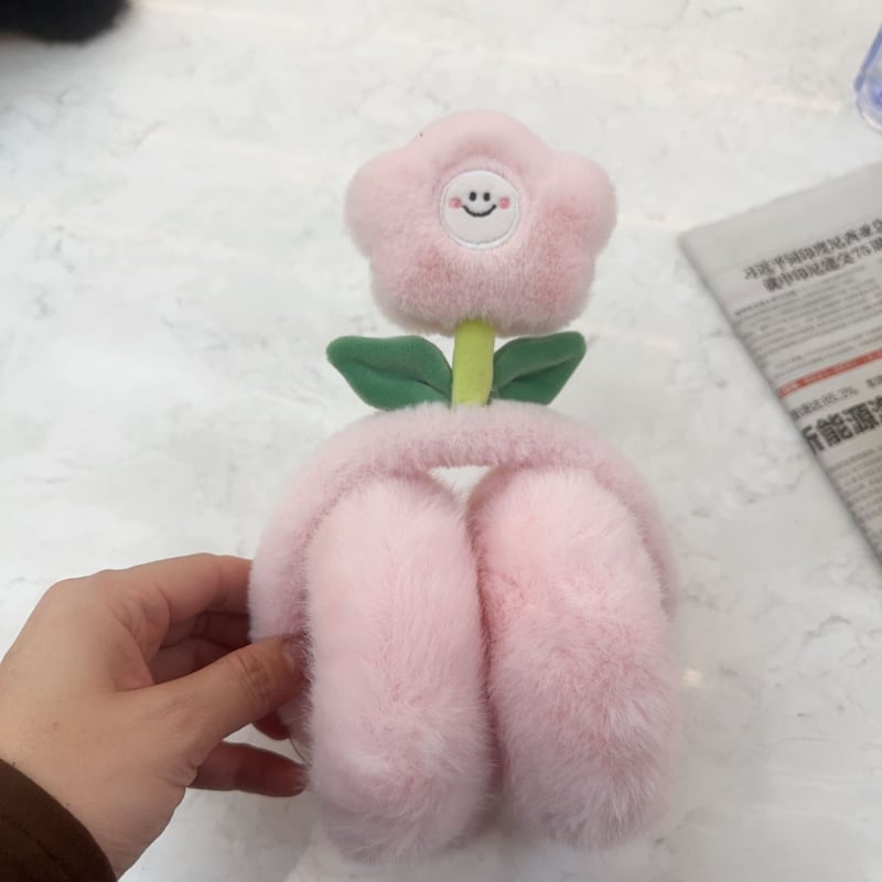 Plüüsist kõrvakaitsed karikatuuristiiliga, monokromaatne muster, talvise soojus