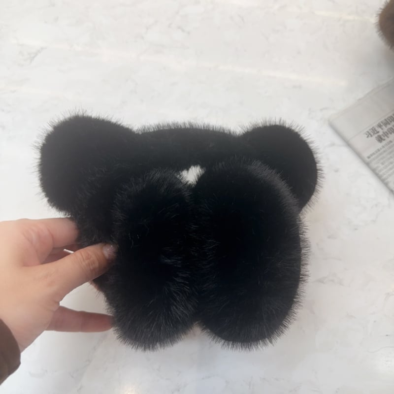 Plüüsist kõrvakaitsed karikatuuristiiliga, monokromaatne muster, talvise soojus