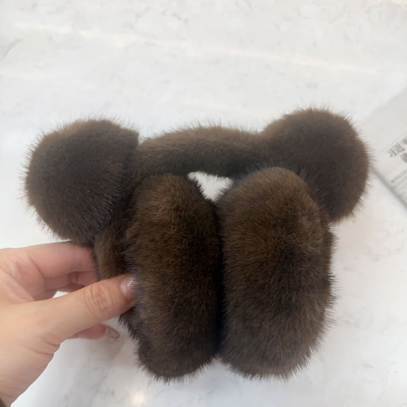 Plüüsist kõrvakaitsed karikatuuristiiliga, monokromaatne muster, talvise soojus