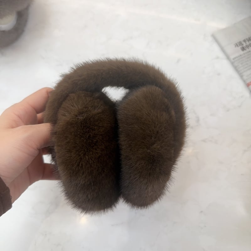 Plüüsist kõrvakaitsed karikatuuristiiliga, monokromaatne muster, talvise soojus