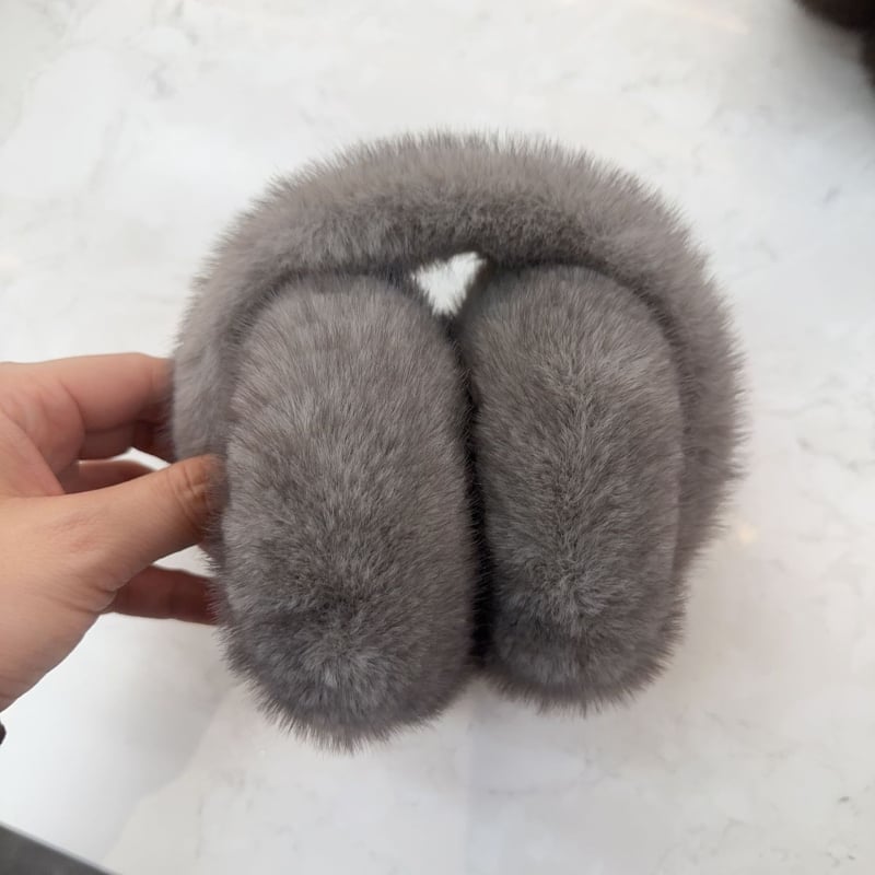 Plüüsist kõrvakaitsed karikatuuristiiliga, monokromaatne muster, talvise soojus