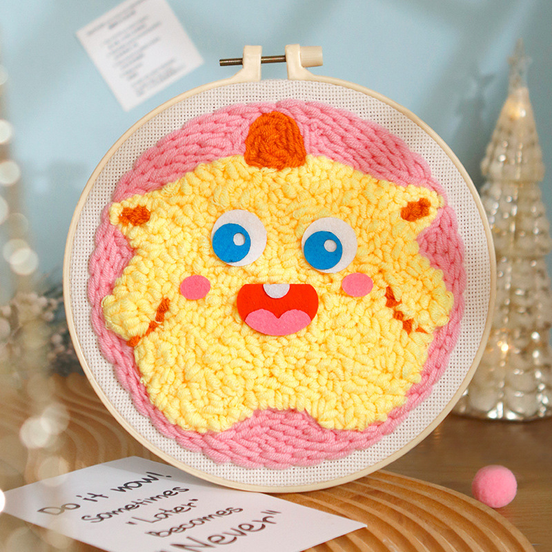 XIAOZ Punch Needle hímzőkészlet – DIY fonal készlet dekoratív díszekhez, aranyos stílus