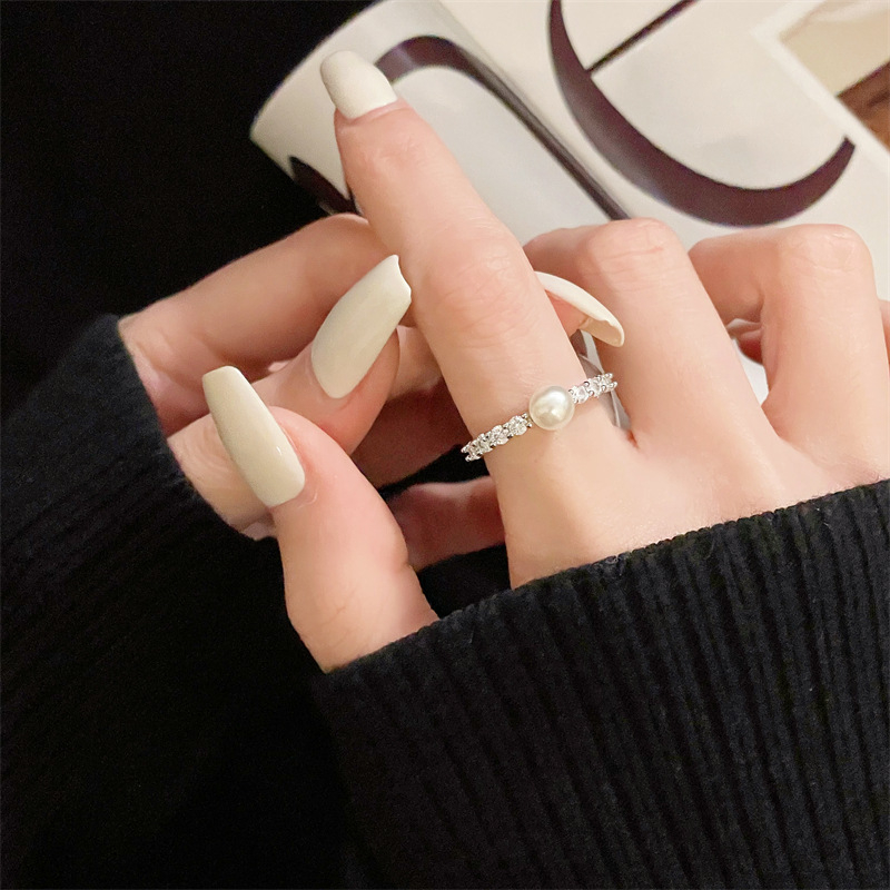 Varinis žiedas – Geometrinis moterų žiedas su šlifuotu paviršiumi, Ins stilius, rankų papuošalai, 2025 vasara