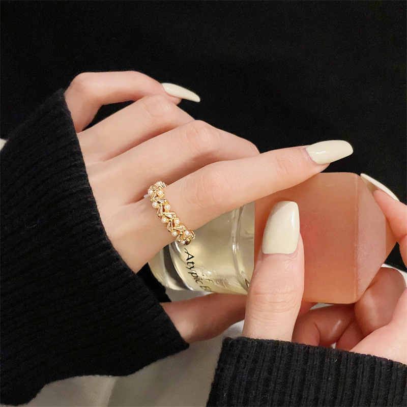 Varinis žiedas – Geometrinis moterų žiedas su šlifuotu paviršiumi, Ins stilius, rankų papuošalai, 2025 vasara