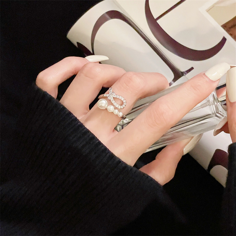 Varinis žiedas – Geometrinis moterų žiedas su šlifuotu paviršiumi, Ins stilius, rankų papuošalai, 2025 vasara