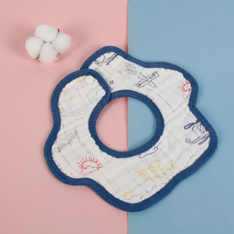 Bébi pamut etetőszalvéta, vízálló és foltálló, rajzfilm mintával, újszülötteknek 0–12 hónap