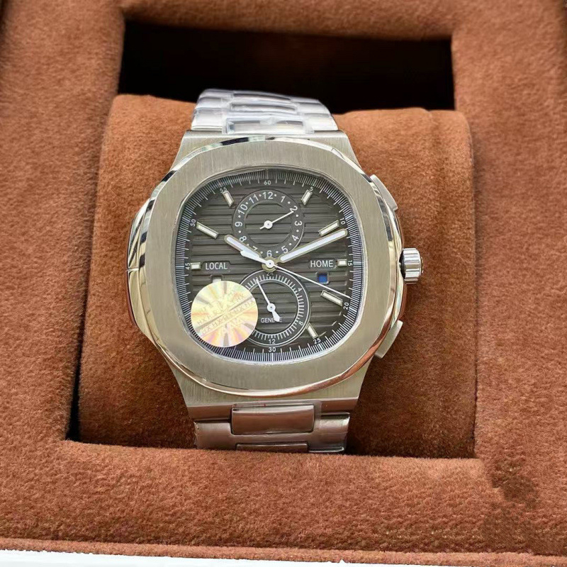 Nautilus'i mudel, täielikult automaatne mehaaniline käekell, ruudukujuline dial, roostevabast terasest korpus ja rihm, veekindel kuni 100 m