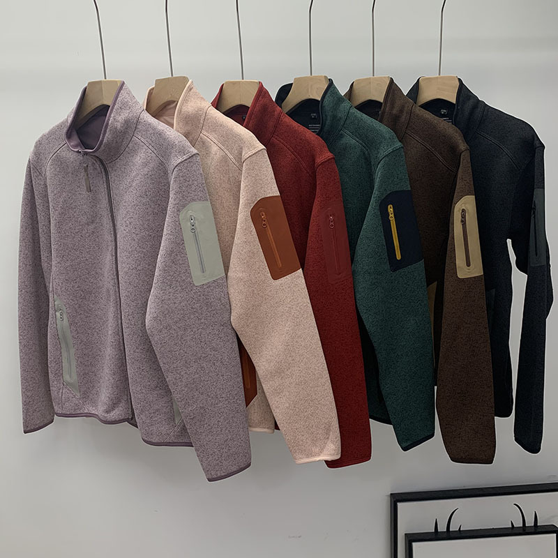 Fleece dukserica s kapuljom, jednobojna boja, polo ovratnik, dugi rukavi s krojem princes, normalna duljina (50–65 cm), jesen-zima 2025, materijal: akrilna vlakna i poliester, za žene