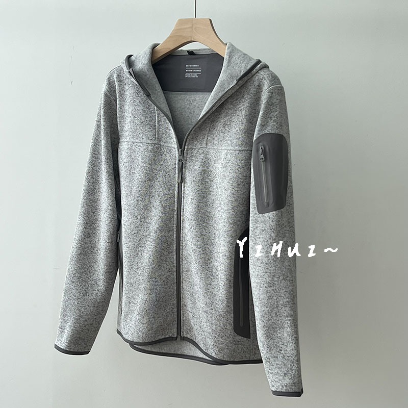Fleece dukserica s kapuljom, jednobojna boja, polo ovratnik, dugi rukavi s krojem princes, normalna duljina (50–65 cm), jesen-zima 2025, materijal: akrilna vlakna i poliester, za žene