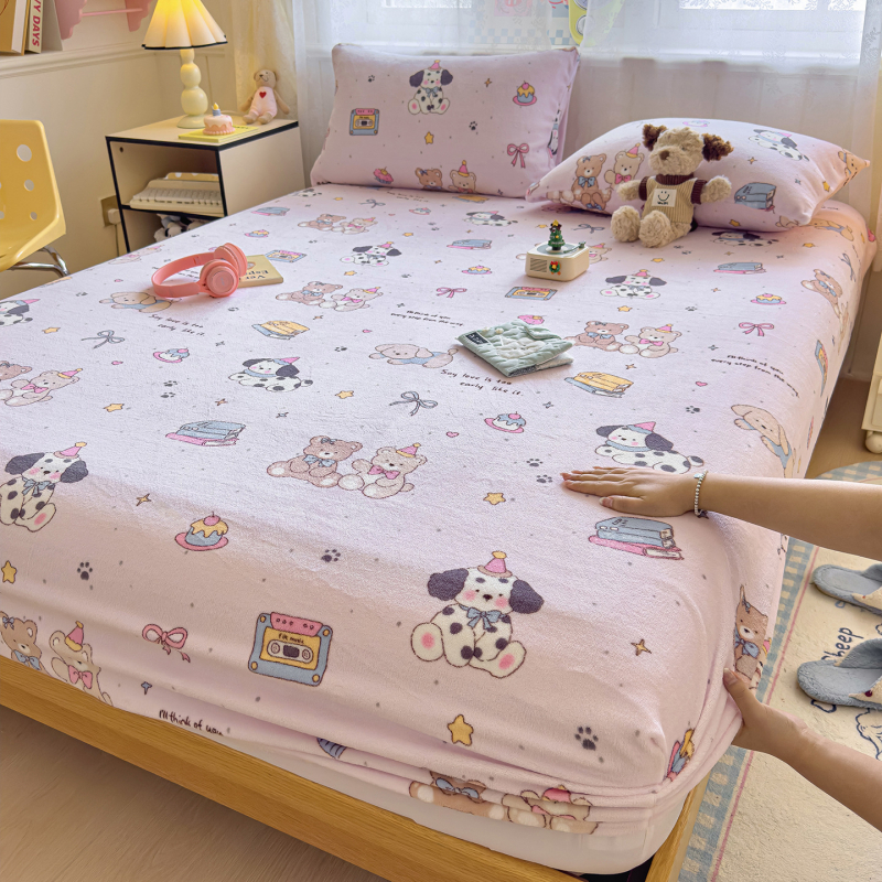 Milk Velvet lepedő készlet matracvédővel, csúszásmentes, egész éves használatra