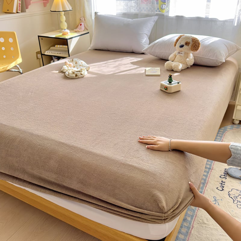 Milk Velvet lepedő készlet matracvédővel, csúszásmentes, egész éves használatra