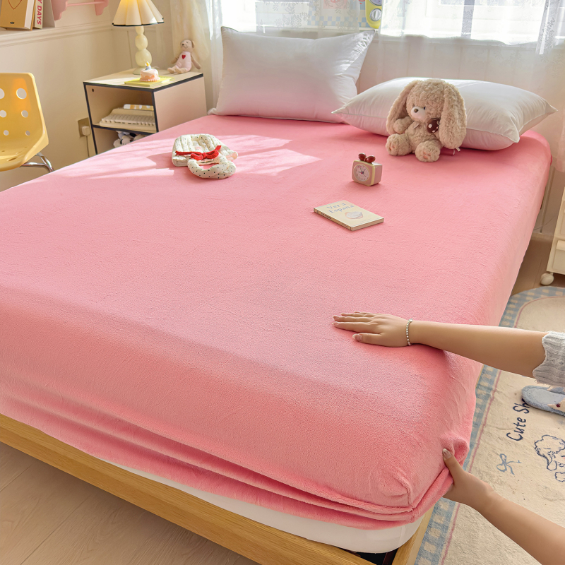 Milk Velvet lepedő készlet matracvédővel, csúszásmentes, egész éves használatra