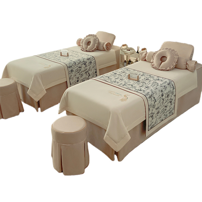 Prekrivka za krevet, set od četiri dijela, mješavina poliestera i pamuka, vez i satenska tkanina, reaktivno tiskanje i bojenje