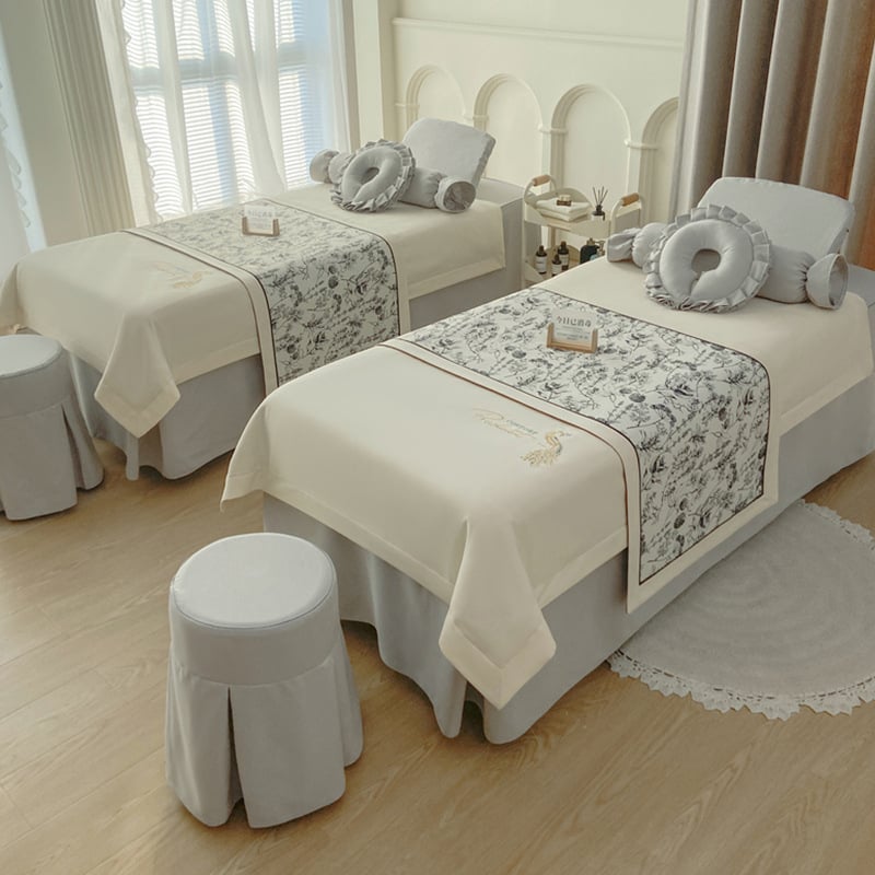 Prekrivka za krevet, set od četiri dijela, mješavina poliestera i pamuka, vez i satenska tkanina, reaktivno tiskanje i bojenje