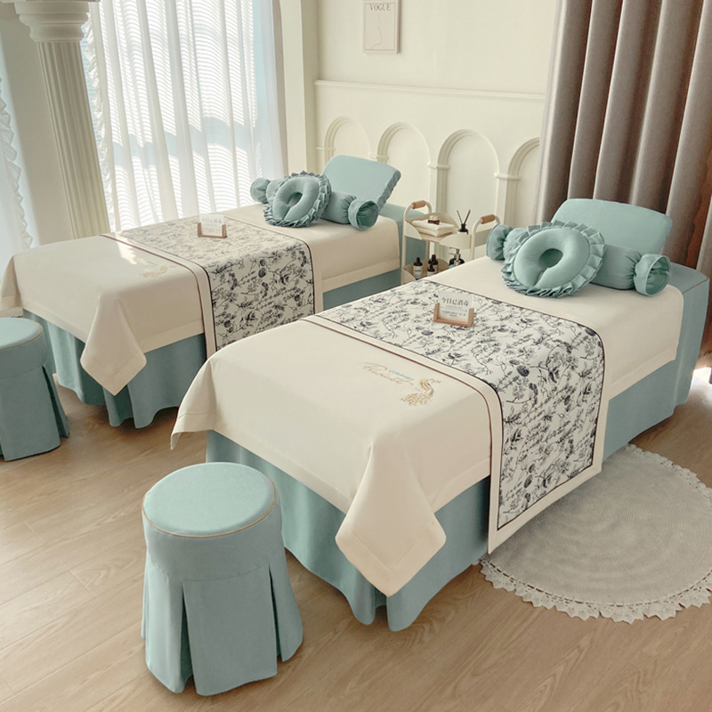 Prekrivka za krevet, set od četiri dijela, mješavina poliestera i pamuka, vez i satenska tkanina, reaktivno tiskanje i bojenje