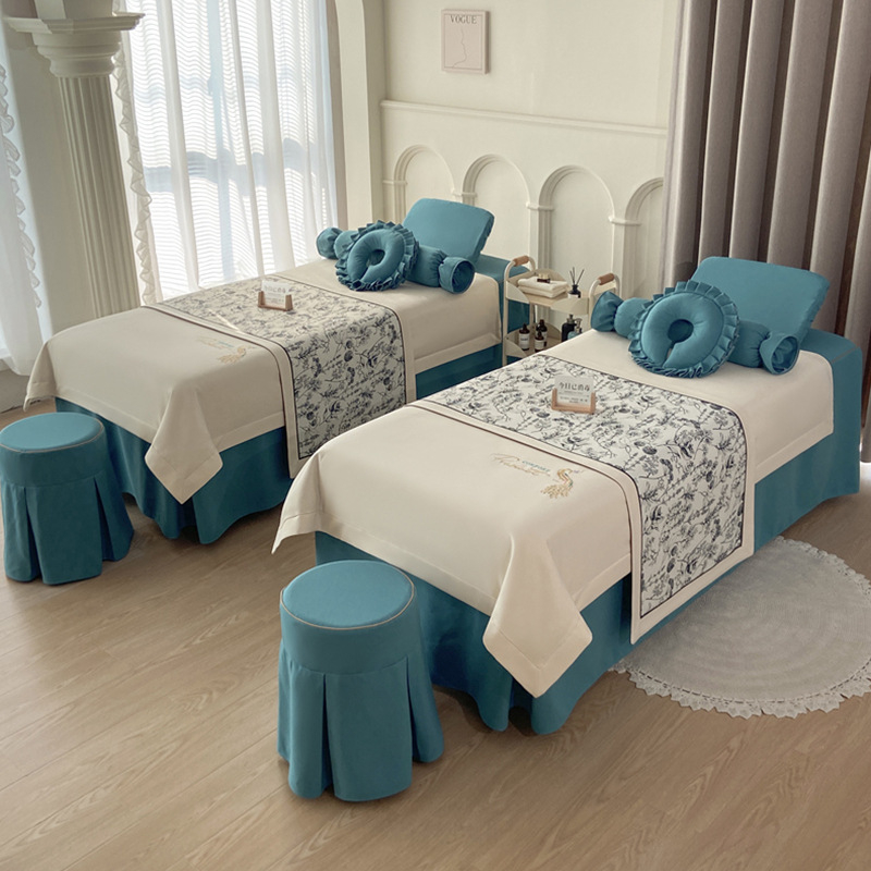 Prekrivka za krevet, set od četiri dijela, mješavina poliestera i pamuka, vez i satenska tkanina, reaktivno tiskanje i bojenje