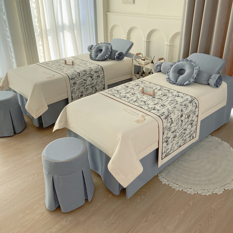 Prekrivka za krevet, set od četiri dijela, mješavina poliestera i pamuka, vez i satenska tkanina, reaktivno tiskanje i bojenje