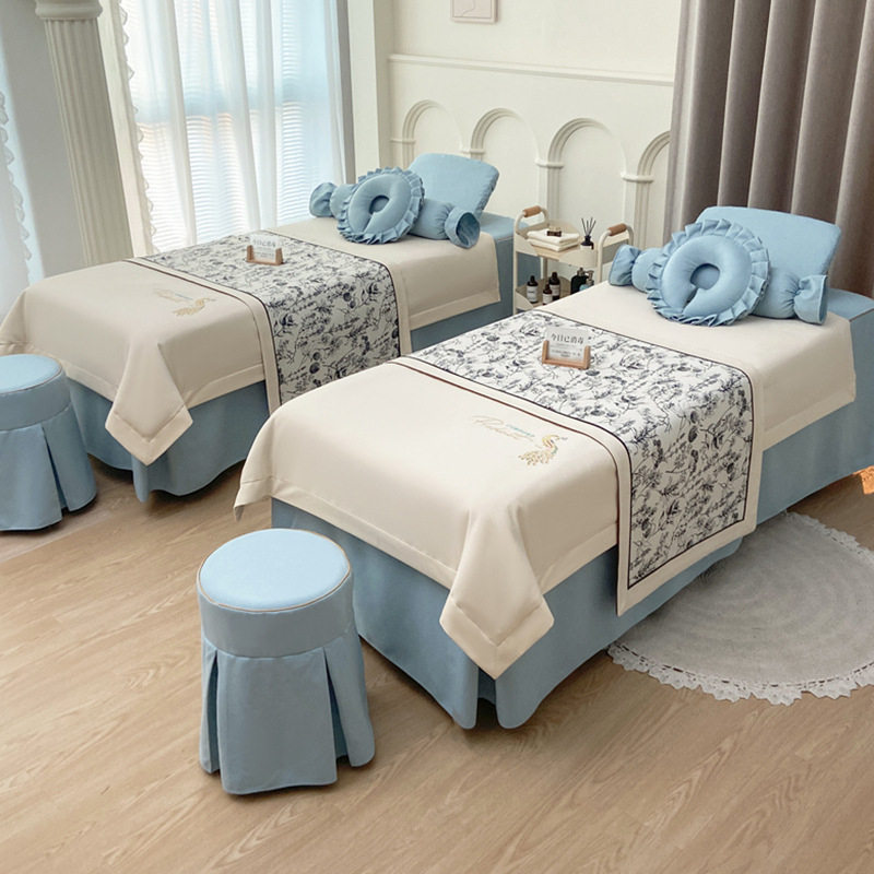 Prekrivka za krevet, set od četiri dijela, mješavina poliestera i pamuka, vez i satenska tkanina, reaktivno tiskanje i bojenje